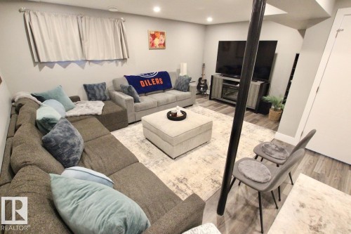 2652 Maple Way, Edmonton, AB - Indoor Photo Showing Other Room