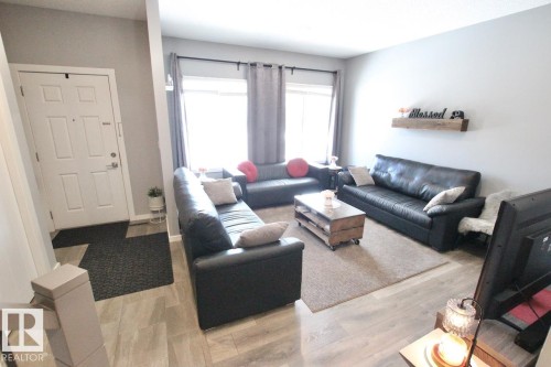 2652 Maple Way, Edmonton, AB - Indoor Photo Showing Living Room