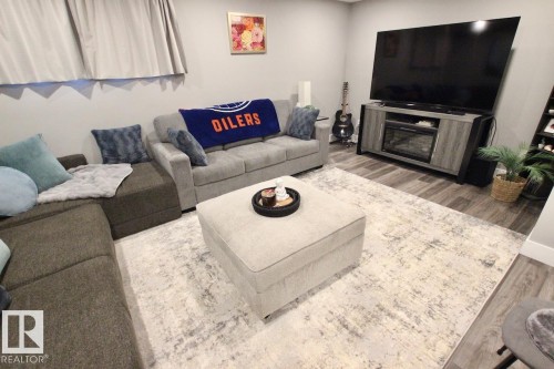2652 Maple Way, Edmonton, AB - Indoor Photo Showing Living Room