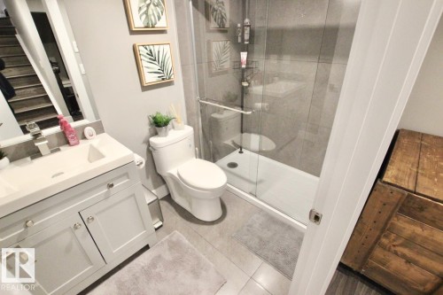 2652 Maple Way, Edmonton, AB - Indoor Photo Showing Bathroom