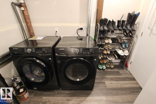 2652 Maple Way, Edmonton, AB - Indoor Photo Showing Laundry Room