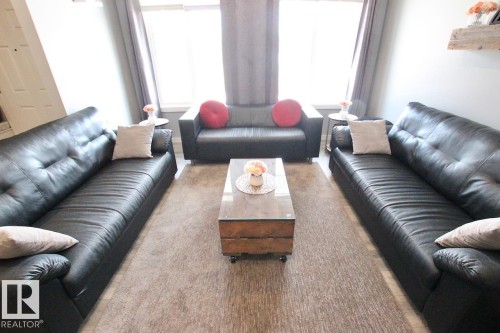 2652 Maple Way, Edmonton, AB - Indoor Photo Showing Living Room
