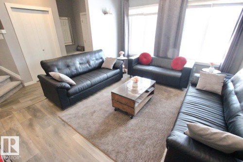 2652 Maple Way, Edmonton, AB - Indoor Photo Showing Living Room