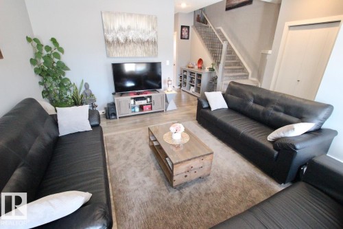 2652 Maple Way, Edmonton, AB - Indoor Photo Showing Living Room