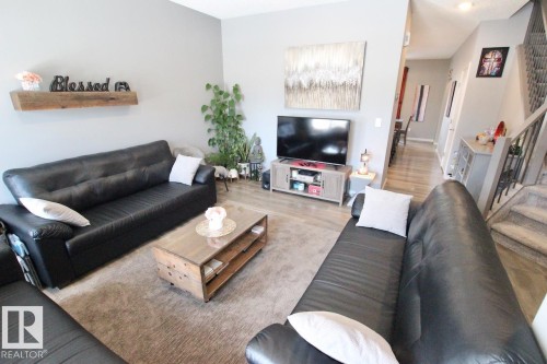 2652 Maple Way, Edmonton, AB - Indoor Photo Showing Living Room