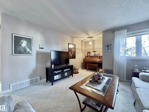 1057 109 Street, Edmonton, AB - Indoor Photo Showing Living Room