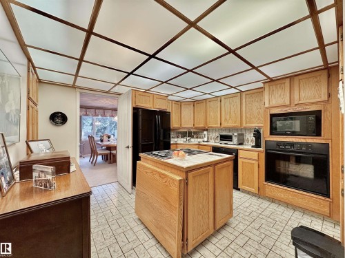 1057 109 Street, Edmonton, AB - Indoor Photo Showing Kitchen