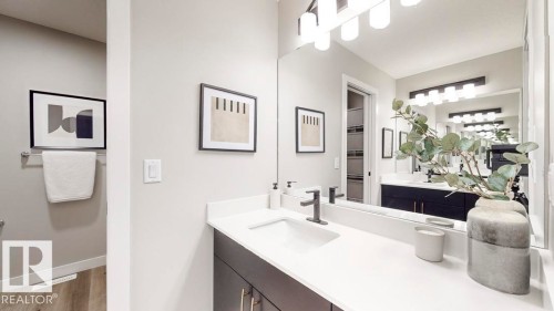 5009 Cawsey Link, Edmonton, AB - Indoor Photo Showing Bathroom