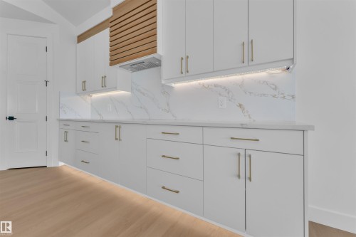 164 Caledon Crescent, Spruce Grove, AB - Indoor Photo Showing Kitchen