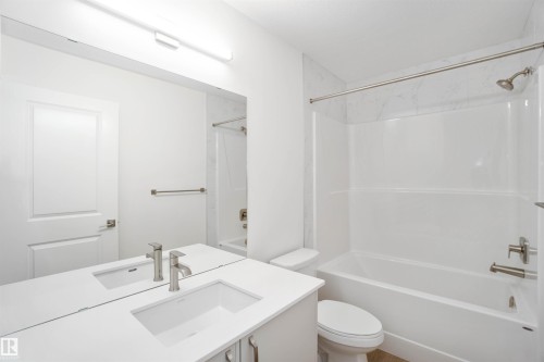 5035 Cawsey Link, Edmonton, AB - Indoor Photo Showing Bathroom