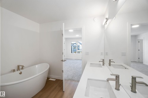 5035 Cawsey Link, Edmonton, AB - Indoor Photo Showing Bathroom