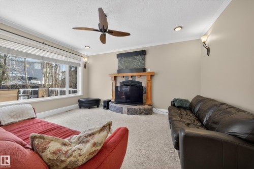 27 Kingdom Place, Leduc, AB - Indoor Photo Showing Living Room