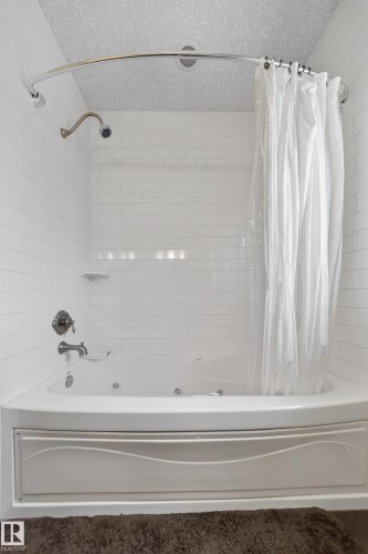 27 Kingdom Place, Leduc, AB - Indoor Photo Showing Bathroom