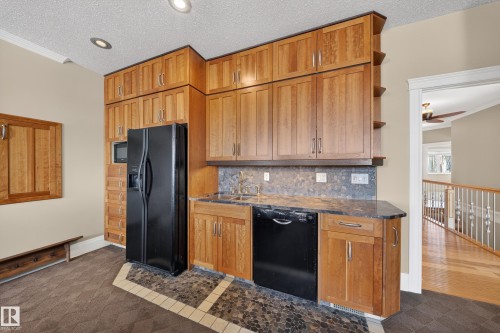 27 Kingdom Place, Leduc, AB - Indoor Photo Showing Kitchen