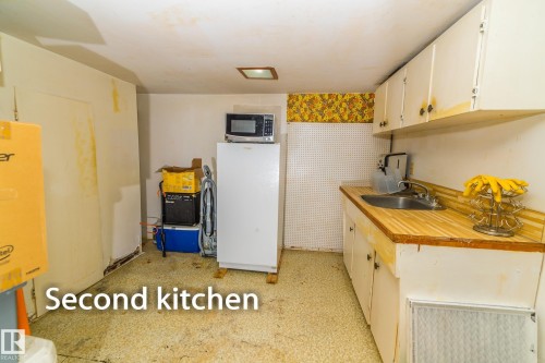 10512 55 Avenue, Edmonton, AB - Indoor Photo Showing Kitchen