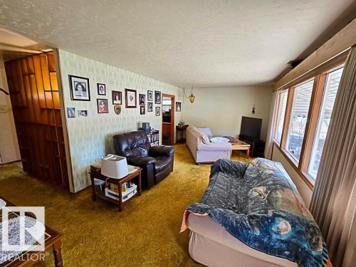 10512 55 Avenue, Edmonton, AB - Indoor