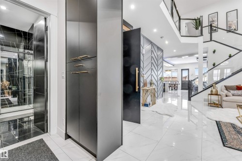 2123 18 Avenue, Edmonton, AB - Indoor Photo Showing Other Room