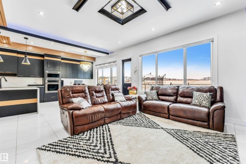 2123 18 Avenue, Edmonton, AB - Indoor Photo Showing Living Room