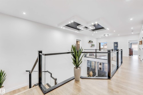 2123 18 Avenue, Edmonton, AB - Indoor Photo Showing Other Room