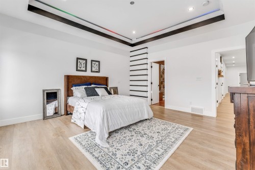 2123 18 Avenue, Edmonton, AB - Indoor Photo Showing Bedroom