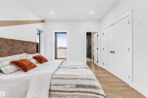 2123 18 Avenue, Edmonton, AB - Indoor Photo Showing Bedroom