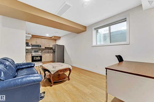 2123 18 Avenue, Edmonton, AB - Indoor