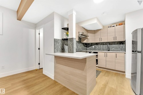 2123 18 Avenue, Edmonton, AB - Indoor Photo Showing Kitchen