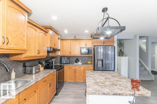 41 Pointe Masson, Beaumont, AB - Indoor Photo Showing Kitchen