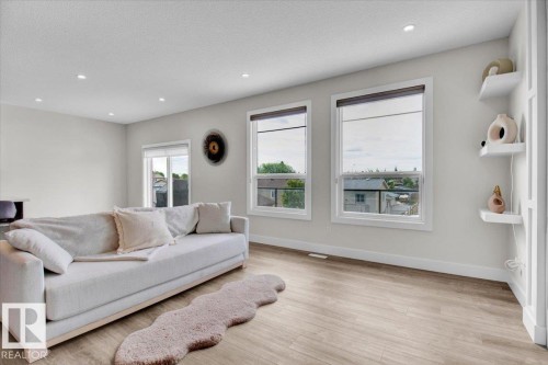 9327 181 Avenue, Edmonton, AB - Indoor Photo Showing Living Room