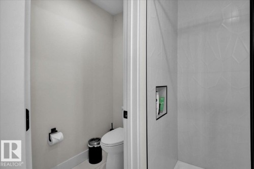 9327 181 Avenue, Edmonton, AB - Indoor Photo Showing Bathroom
