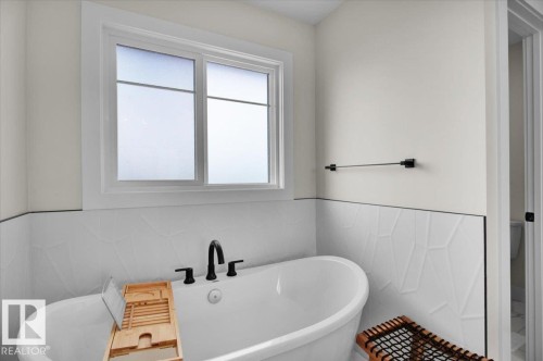9327 181 Avenue, Edmonton, AB - Indoor Photo Showing Bathroom