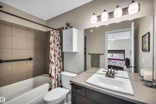 3056 Keswick Way, Edmonton, AB - Indoor Photo Showing Bathroom