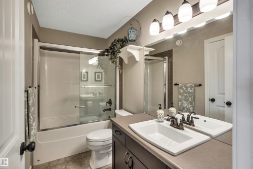 3056 Keswick Way, Edmonton, AB - Indoor Photo Showing Bathroom
