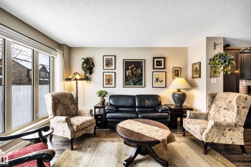3056 Keswick Way, Edmonton, AB - Indoor Photo Showing Living Room