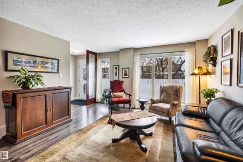 3056 Keswick Way, Edmonton, AB - Indoor Photo Showing Living Room