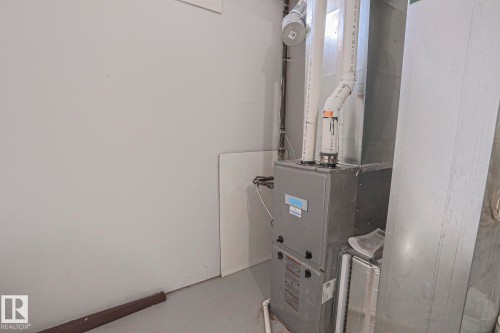 9007 129B Avenue, Edmonton, AB - Indoor Photo Showing Other Room