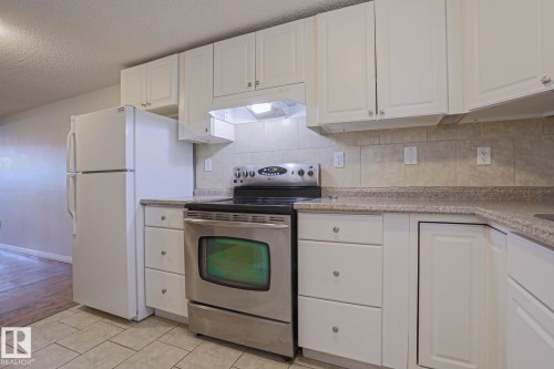 9007 129B Avenue, Edmonton, AB - Indoor Photo Showing Kitchen