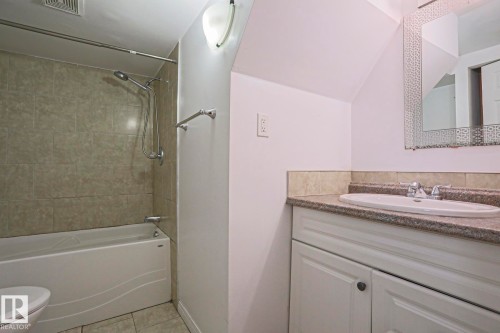 9007 129B Avenue, Edmonton, AB - Indoor Photo Showing Bathroom