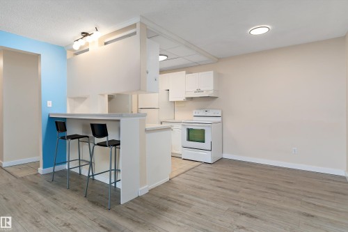 103 14903 92 Avenue, Edmonton, AB - Indoor Photo Showing Kitchen