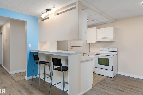103 14903 92 Avenue, Edmonton, AB - Indoor Photo Showing Kitchen