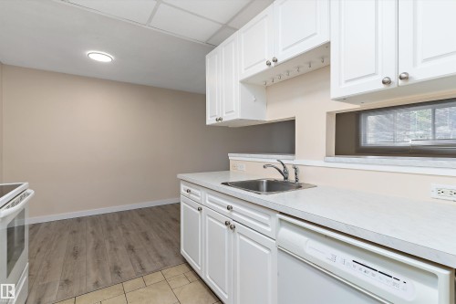 103 14903 92 Avenue, Edmonton, AB - Indoor Photo Showing Kitchen