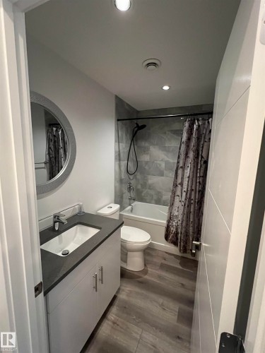 17616 124 Street, Edmonton, AB - Indoor Photo Showing Bathroom