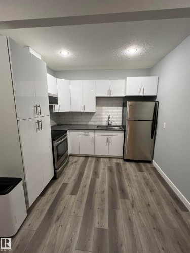 17616 124 Street, Edmonton, AB - Indoor Photo Showing Kitchen