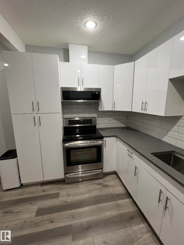 17616 124 Street, Edmonton, AB - Indoor Photo Showing Kitchen