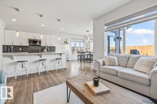 17616 124 Street, Edmonton, AB - Indoor Photo Showing Living Room