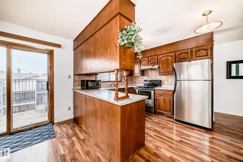 18507 98 Avenue, Edmonton, AB - Indoor Photo Showing Kitchen