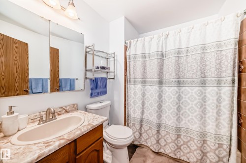 18507 98 Avenue, Edmonton, AB - Indoor Photo Showing Bathroom