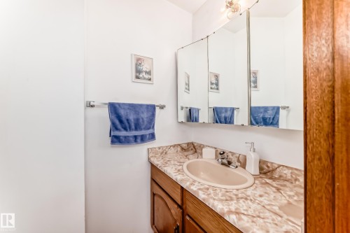 18507 98 Avenue, Edmonton, AB - Indoor Photo Showing Bathroom