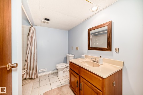 18507 98 Avenue, Edmonton, AB - Indoor Photo Showing Bathroom