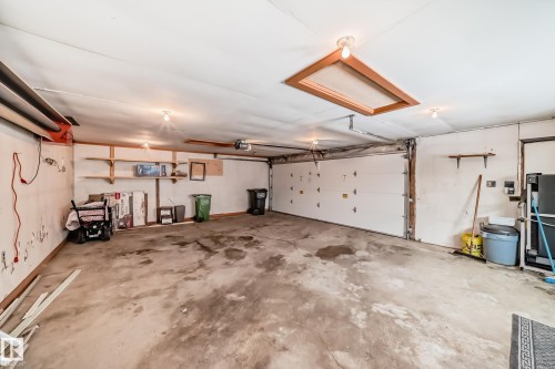 18507 98 Avenue, Edmonton, AB - Indoor Photo Showing Garage
